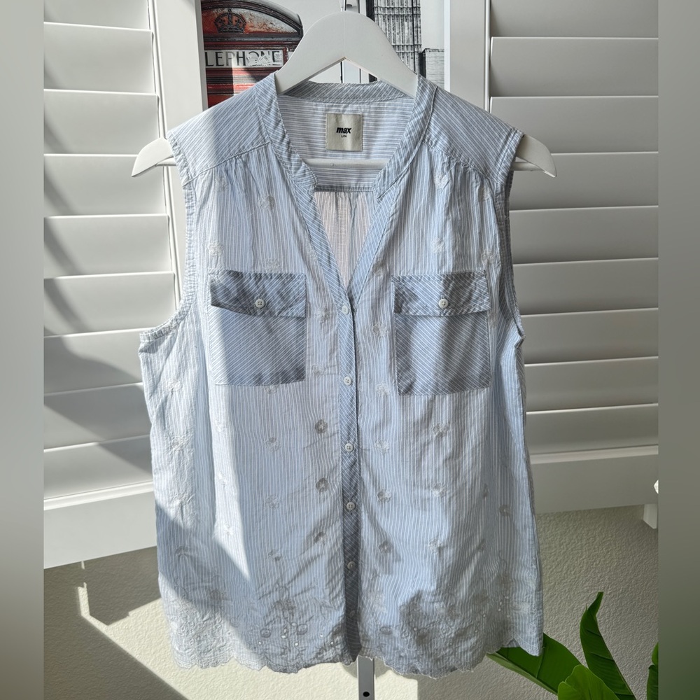 Max. Size L. Light Blue Sleeveless Top